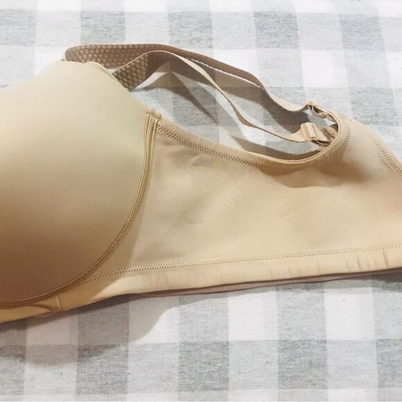 Two Vanity Fair Bras Size 42D. Handle of two Bras. - Picture 9 of 12